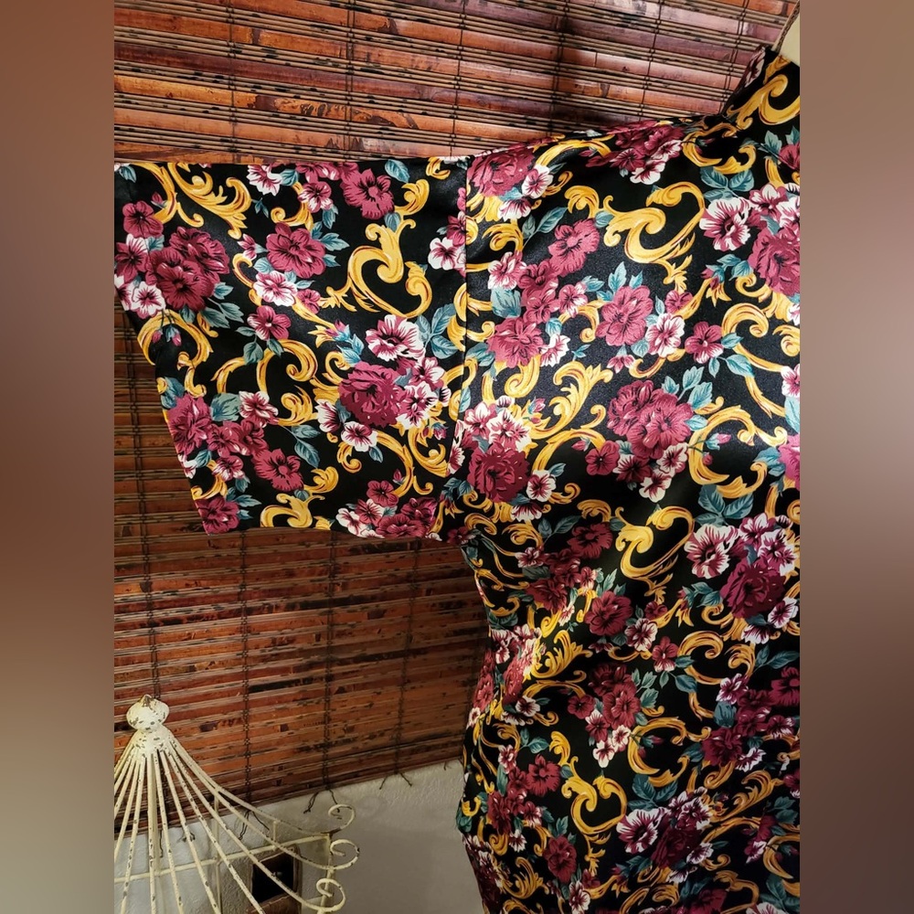 Elegant Floral Satin Women's Shirt - Picture 5 of 6